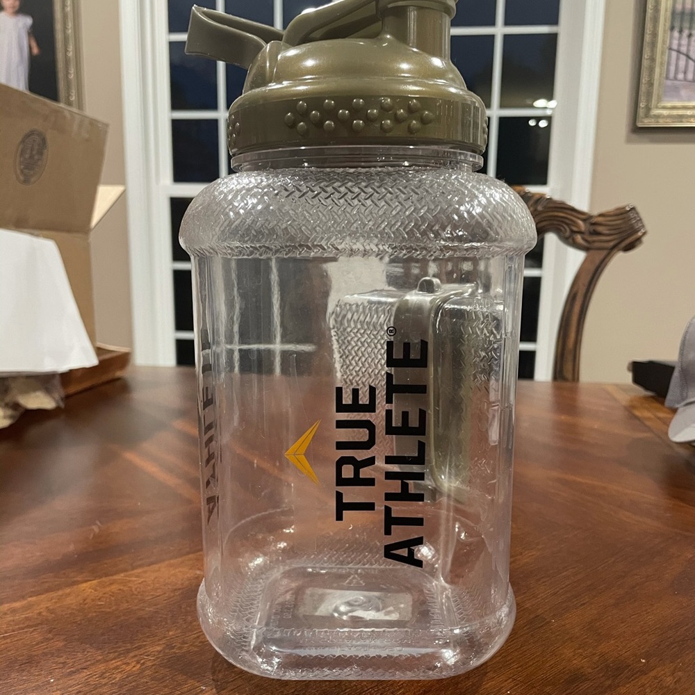 Vitamin Shoppe True Athlete water bottle